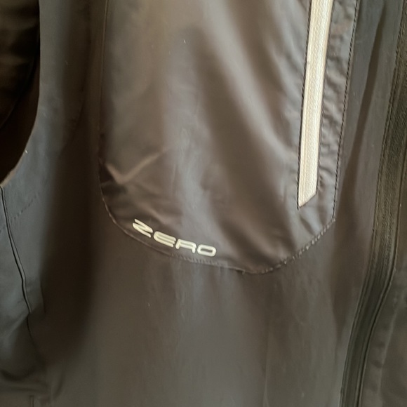 Zero Restriction Golf Vest - Picture 2 of 5